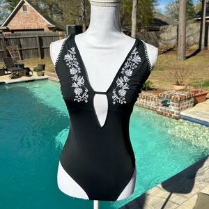 Gianna Bini sexy plunge full piece